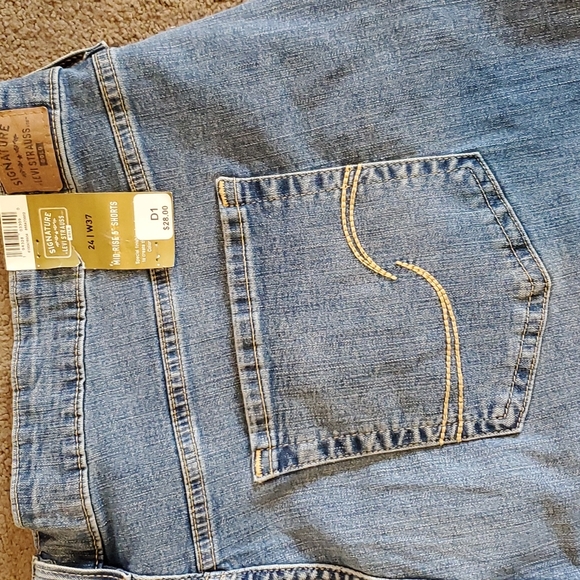 Womens Signature by Levi Strauss Mid Rise Denim Shorts Plus Size 24 NWT 5" insea - Picture 3 of 4